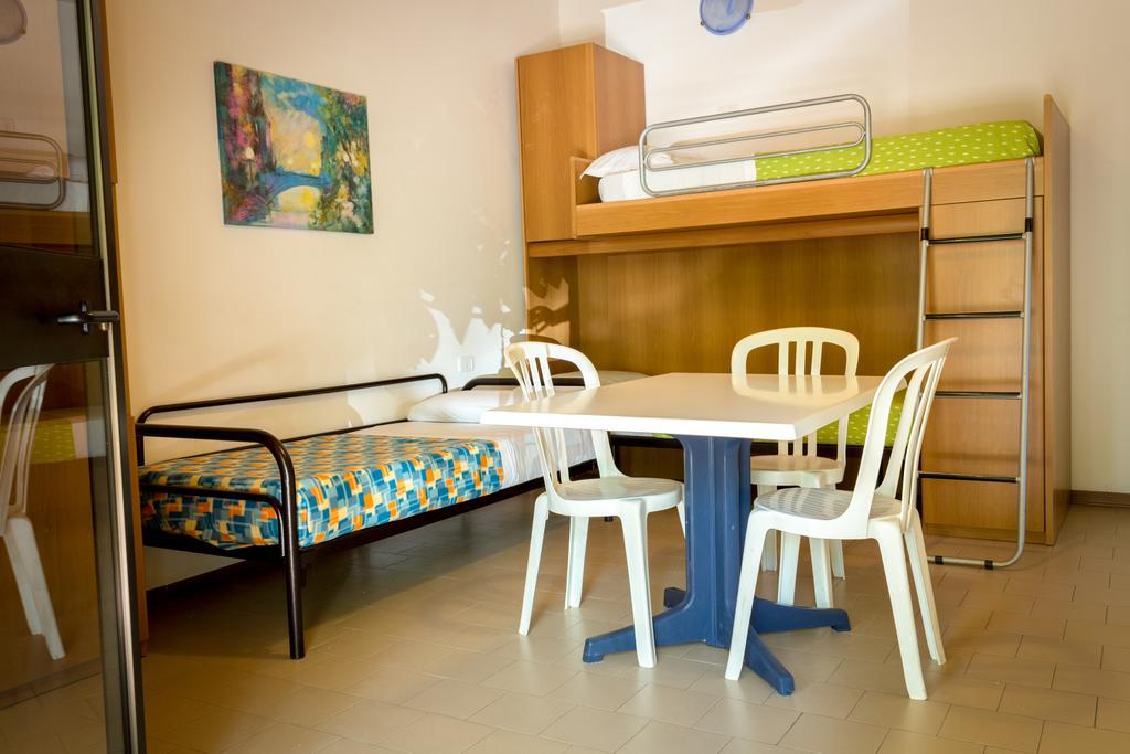 One-Bedroom Apartment Standard,1206051742:JPEG
